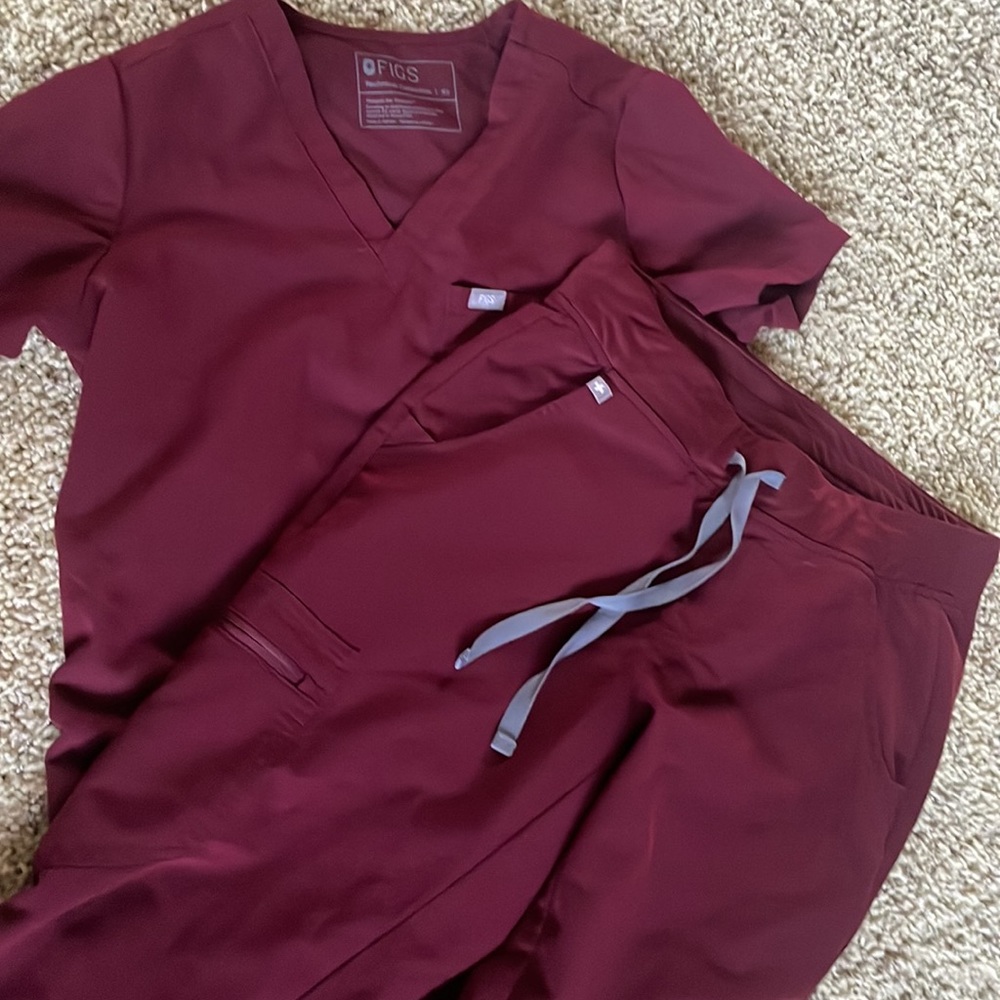 Figs 2 Piece Set Scrub red Size XS Catrina top/ size S Zamora joggers
